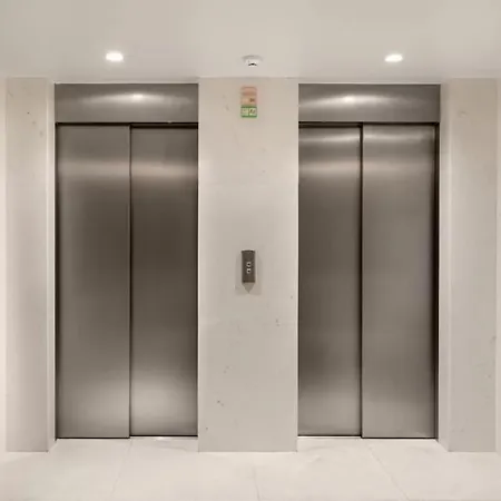 Amazing Central Studio With Balcony & Gym 2 * リスボン