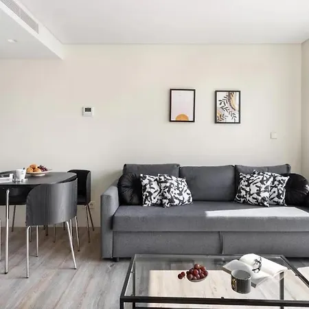Amazing Central Studio With Balcony & Gym 2 * Lisbon